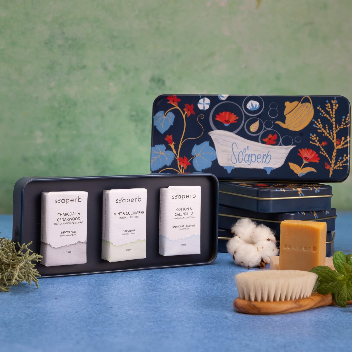 Close-up σαπουνιών Ενεργός Άνθρακας, Μέντα & Καλέντουλα