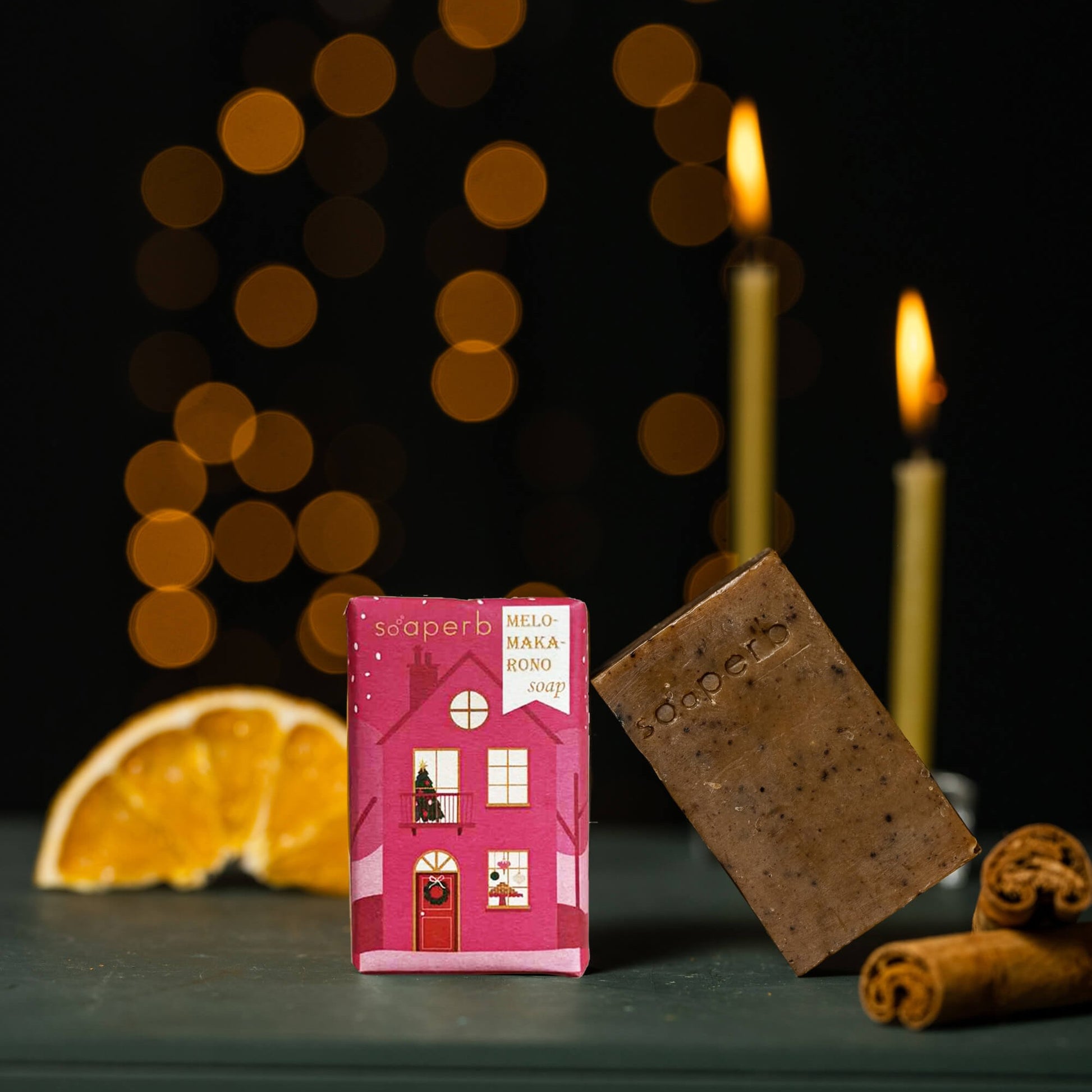 Χειροποίητο σαπούνι "Μελομακάρονο" 50γρ σε φούξια απόχρωση, με φυσικά συστατικά και γιορτινά αρώματα για απαλή απολέπιση και ενυδάτωση