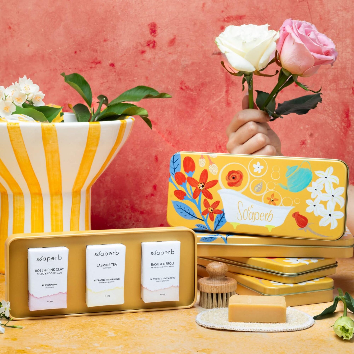 Όλα τα σαπούνια στη μεταλλική κασετίνα – Soaperb Floral & Fruity