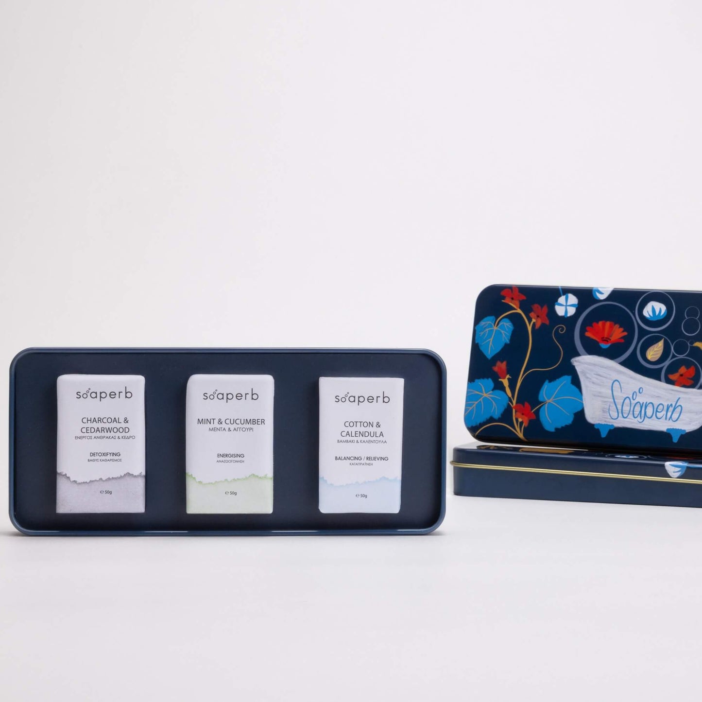 Λεπτομέρεια μεταλλικού κουτιού Soaperb Herbal & Woody