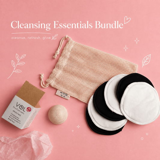 Minimal flat lay του Cleansing Essentials Bundle με reusable δίσκους ντεμακιγιάζ, cleansing bar και eco-friendly βαμβακερό pouch
