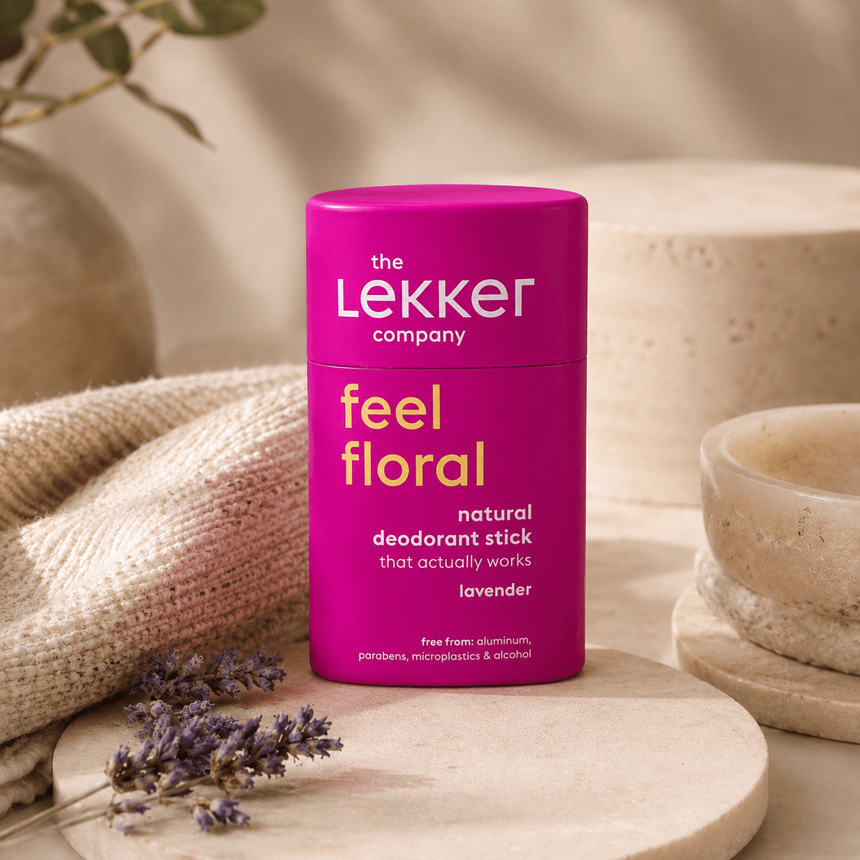 Φυσικό αποσμητικό stick The Lekker Company Feel Floral με λεβάντα και φυτικά στοιχεία