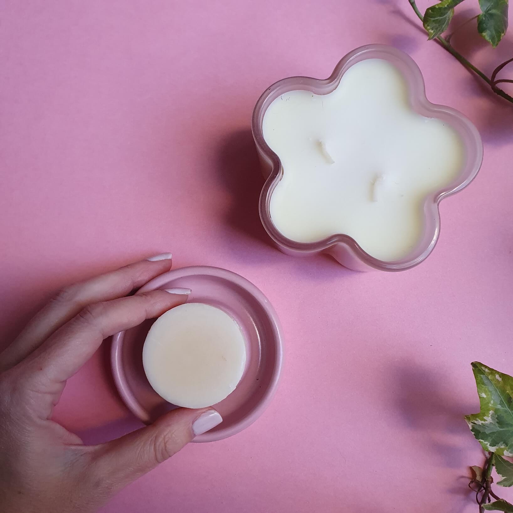 Moon Wash – καθαριστικό ευαίσθητης περιοχής με πρεβιοτικά, πανθενόλη και φυτικά έλαια για απαλή φροντίδα