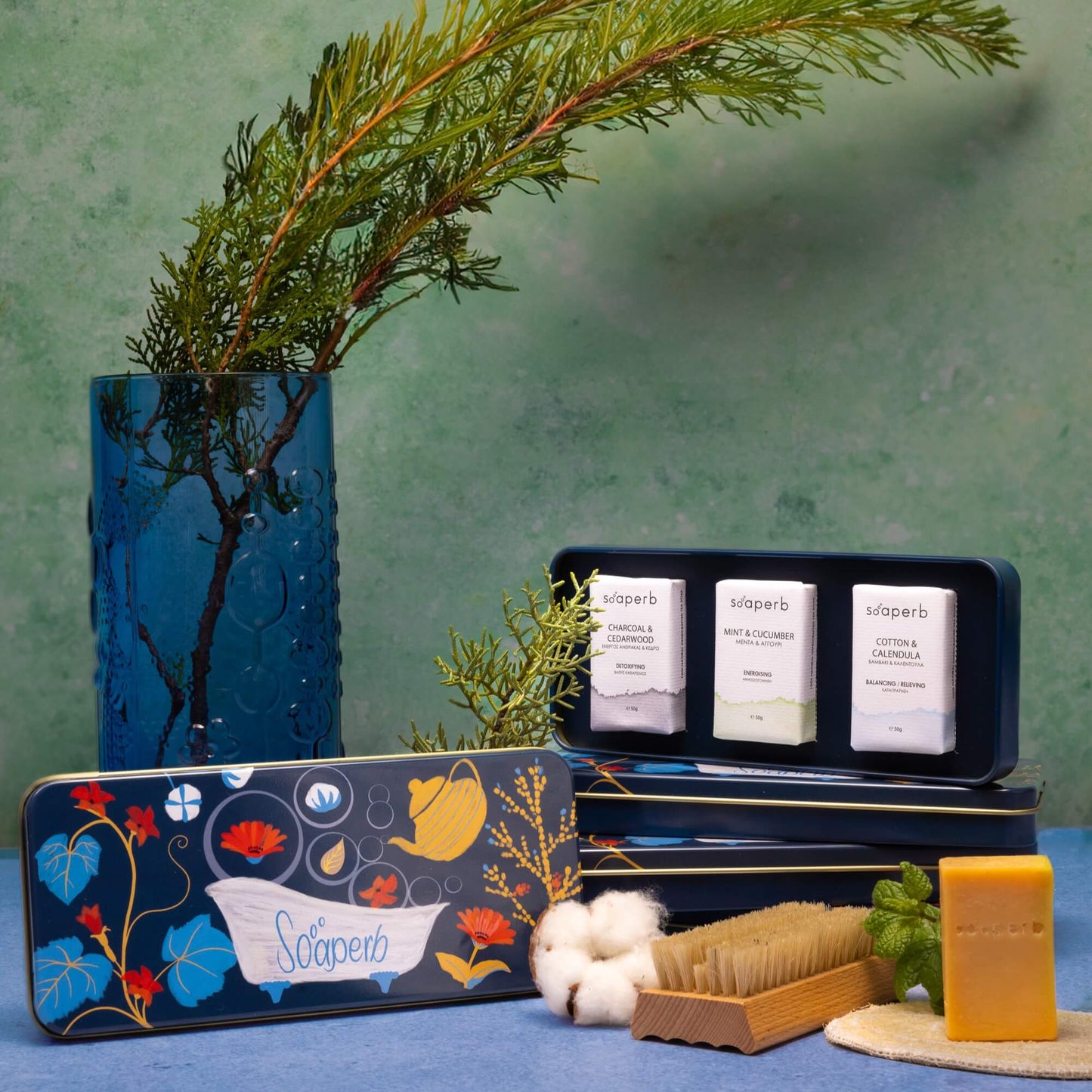 Όλα τα σαπούνια στη μεταλλική κασετίνα – Soaperb Herbal & Woody