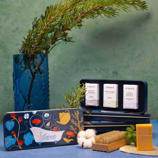 Όλα τα σαπούνια στη μεταλλική κασετίνα – Soaperb Herbal & Woody