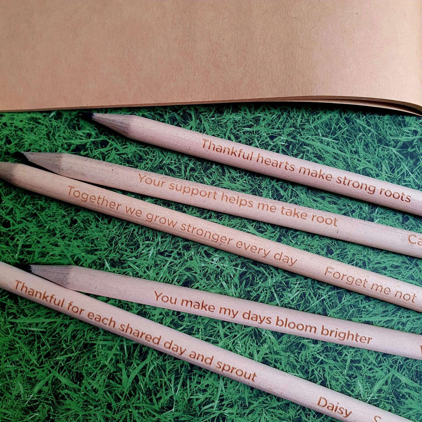 Plain A5 bamboo σημειωματάριο με ειδική ετικέτα «Thank You for Helping Ideas Grow».