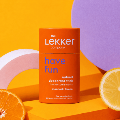 The Lekker Company Have Fun φυσικό αποσμητικό stick με άρωμα μανταρίνι και λεμόνι σε eco lifestyle σύνθεση